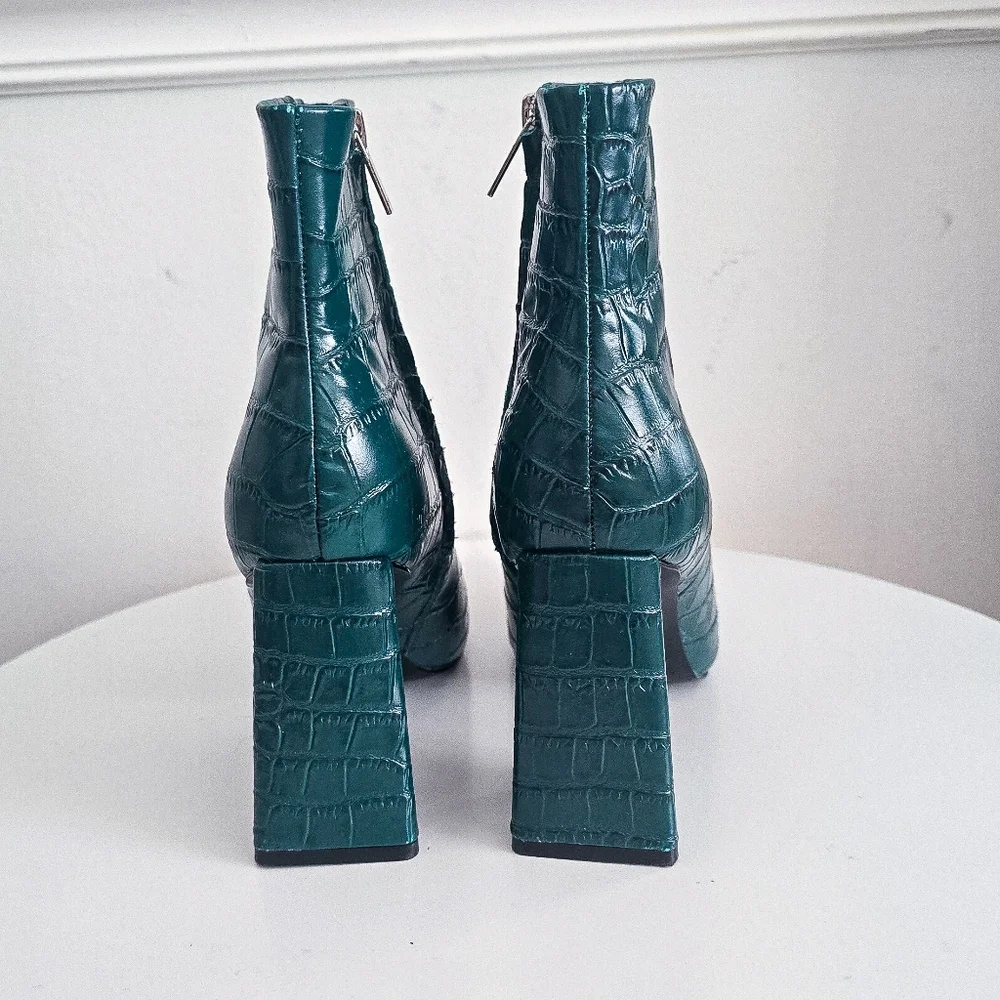 Marc Fisher Kulika green croc embosed pointed toe leather ankle boots - Picture 2 of 10
